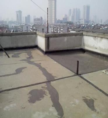 白城漏水维修 楼顶漏水是什么原因，楼顶漏水维修方法是什么?